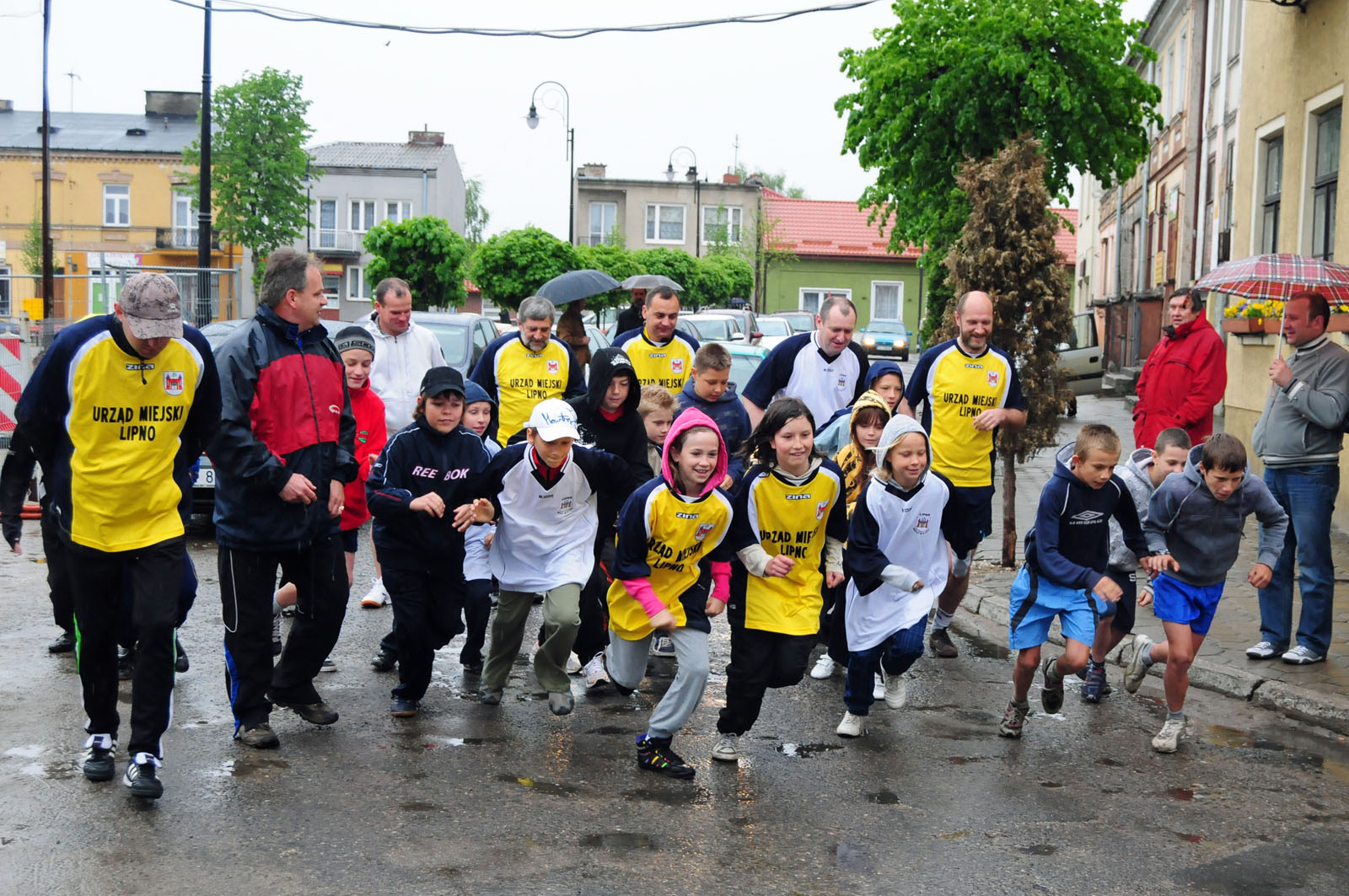 Na trasie biegu ulicznego.
